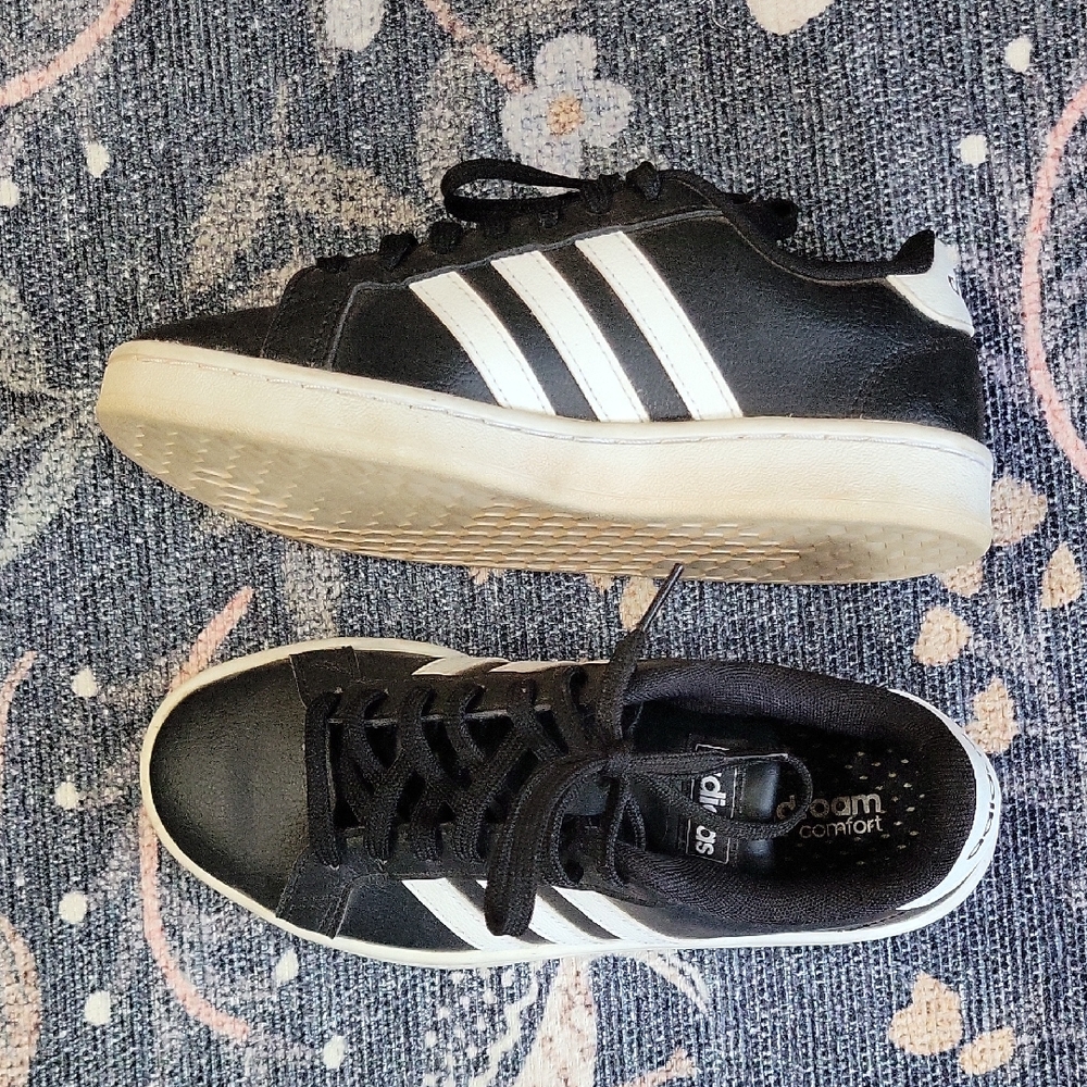 Adidas Sneakers